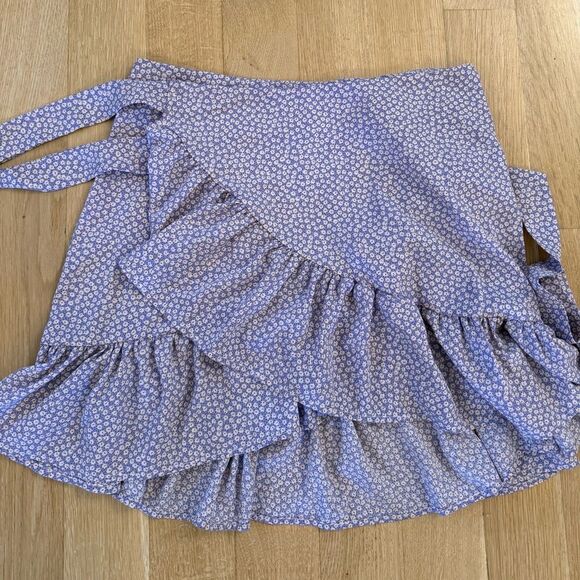SHEIN Purple Floral Wrap Mini Skirt - Picture 2 of 6